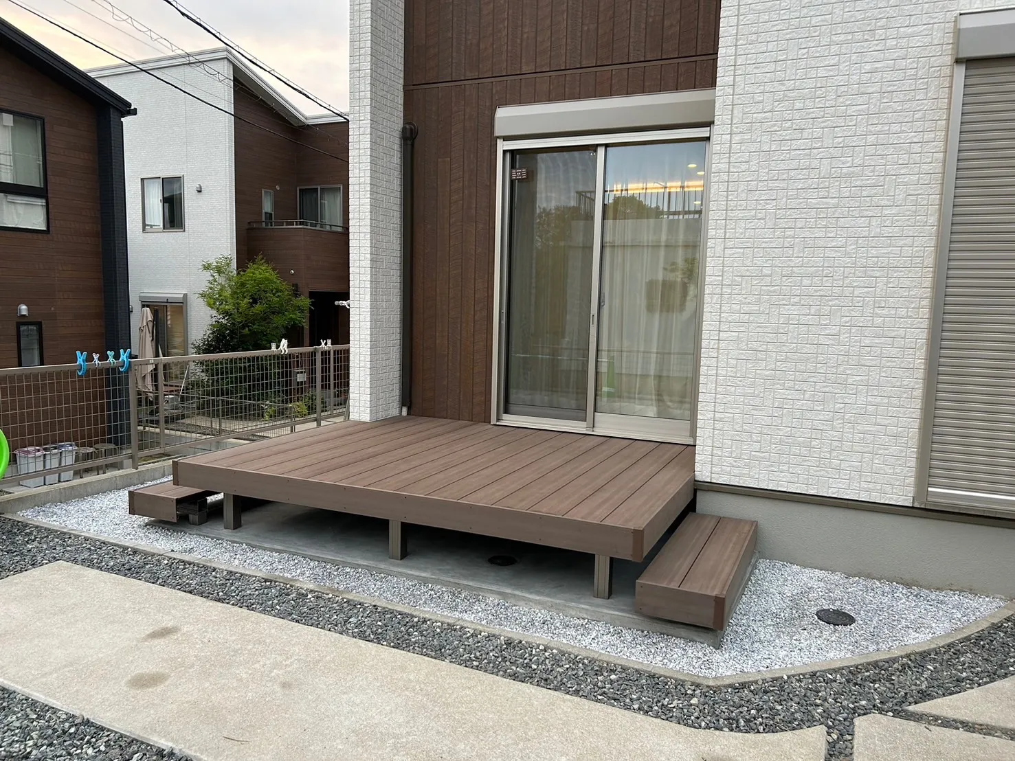 ステップ付きウッドデッキ♪用途に合わせたウッドデッキ✨